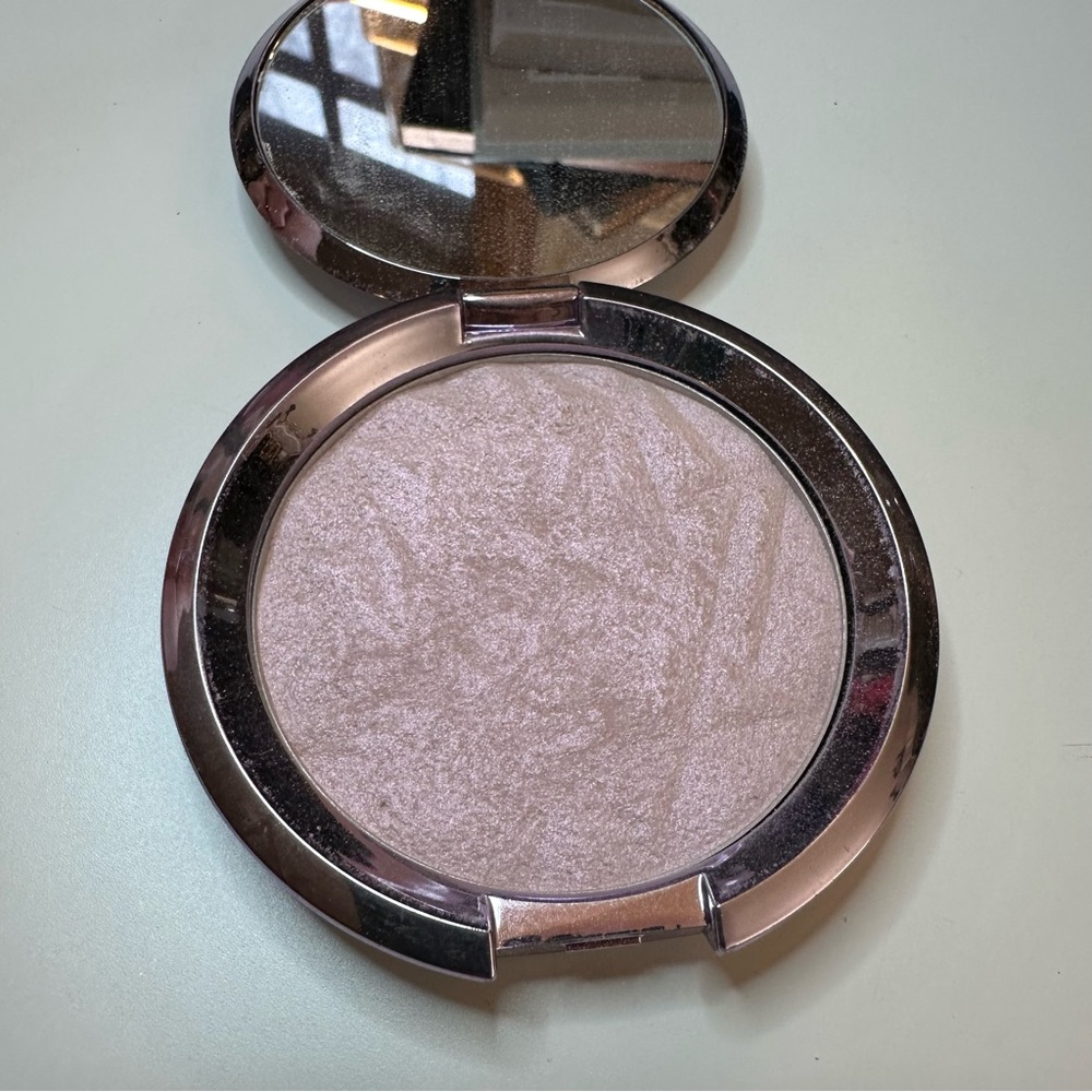 Becca Shimmering Skin Perfector Limited Edition Prismatic Amethyst Highlighter